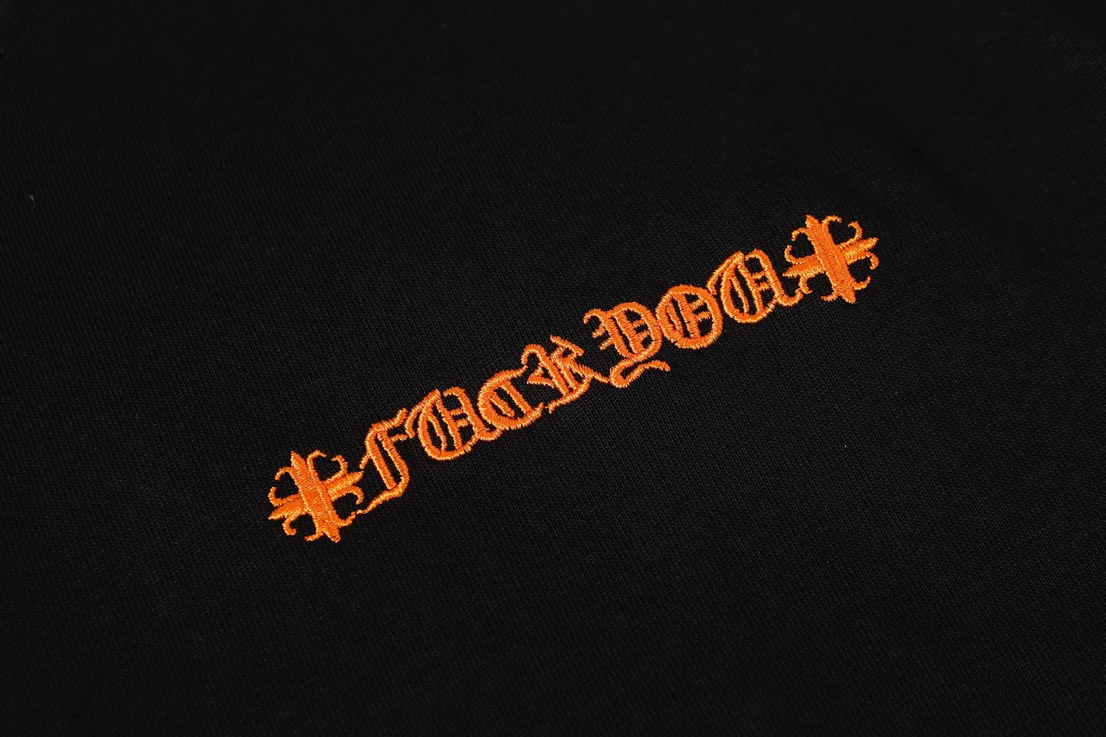 P170 2209 style 280g heavy double yarn -Chrome Hearts/Chrome Hearts Color Cross✝️Skin embroidered short-sleeved T-shirt -High weight, high density and high quality. The wool is soft, delicate and skin-friendly. It feels soft and silky. It has excellent warmth and skin-friendly properties. -Customized weaving and dyeing, no color difference. No matter the fabric or workmanship details, it beats the ordinary version on the market. -Colour: black white -Size: S M L XL